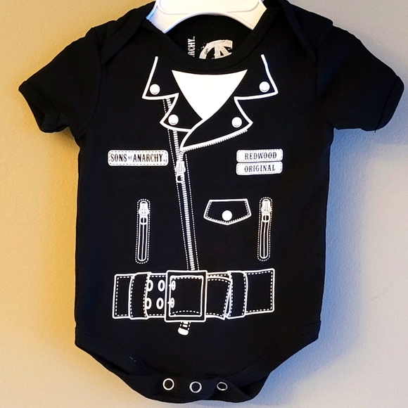 Sons of Anarchy black short sleeved onesie/bodysuit with front and back graphic - Picture 1 of 5